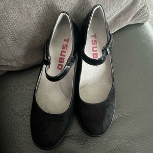 Tsubo Black Patent Strap Mary Jane Wedge Pumps
